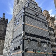 Louis Vuitton building.jpg