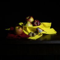 Cesto di mele, con noci.jpg